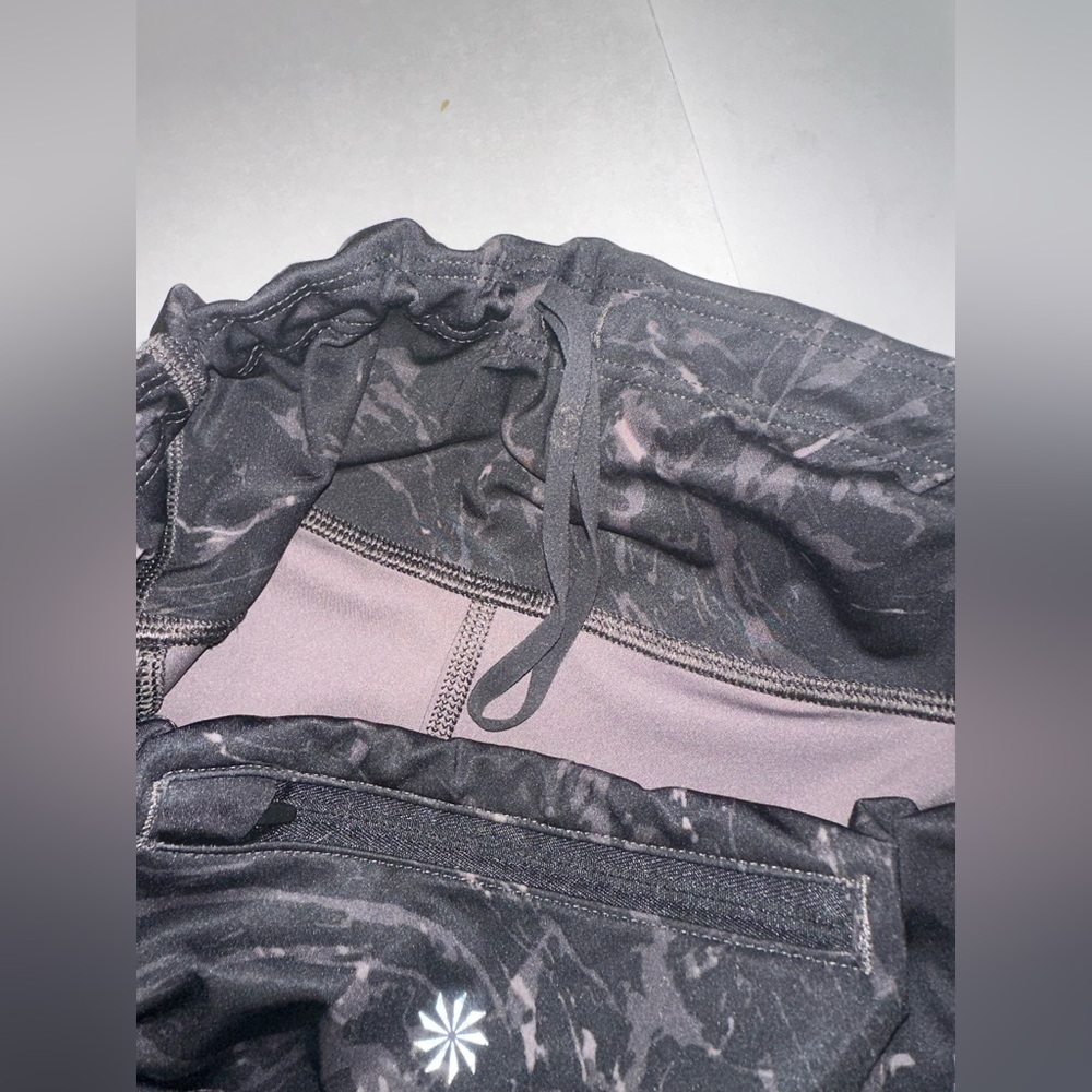 Athleta Velocity Stash Pocket Marble 7/8 Tight Black Purple Print Women’s Size M - Picture 6 of 8